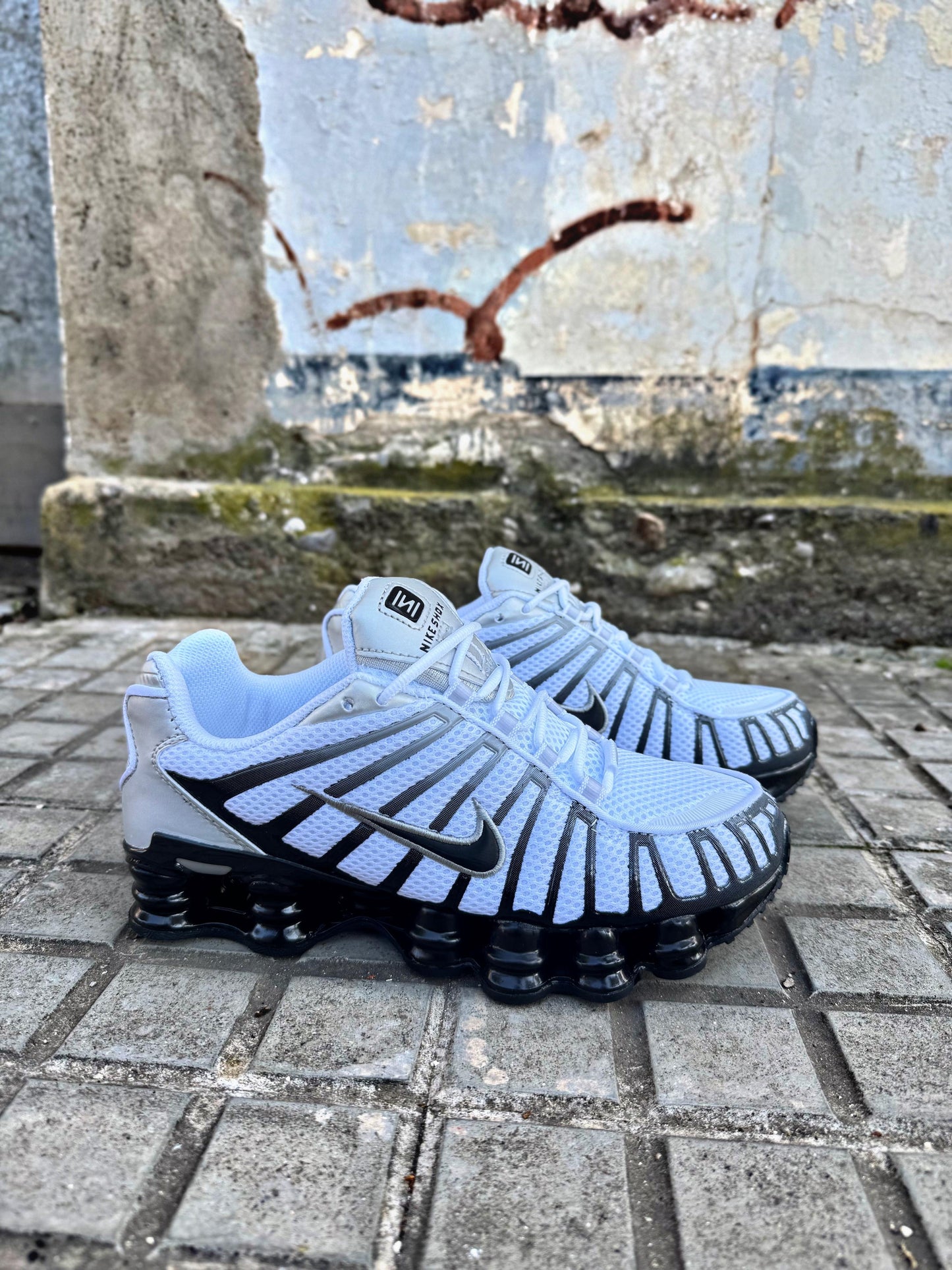 NIKE SHOX