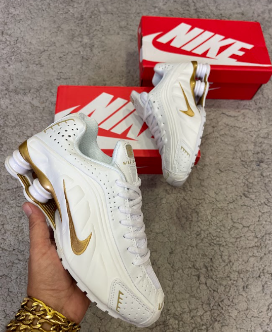 NIKE SHOX