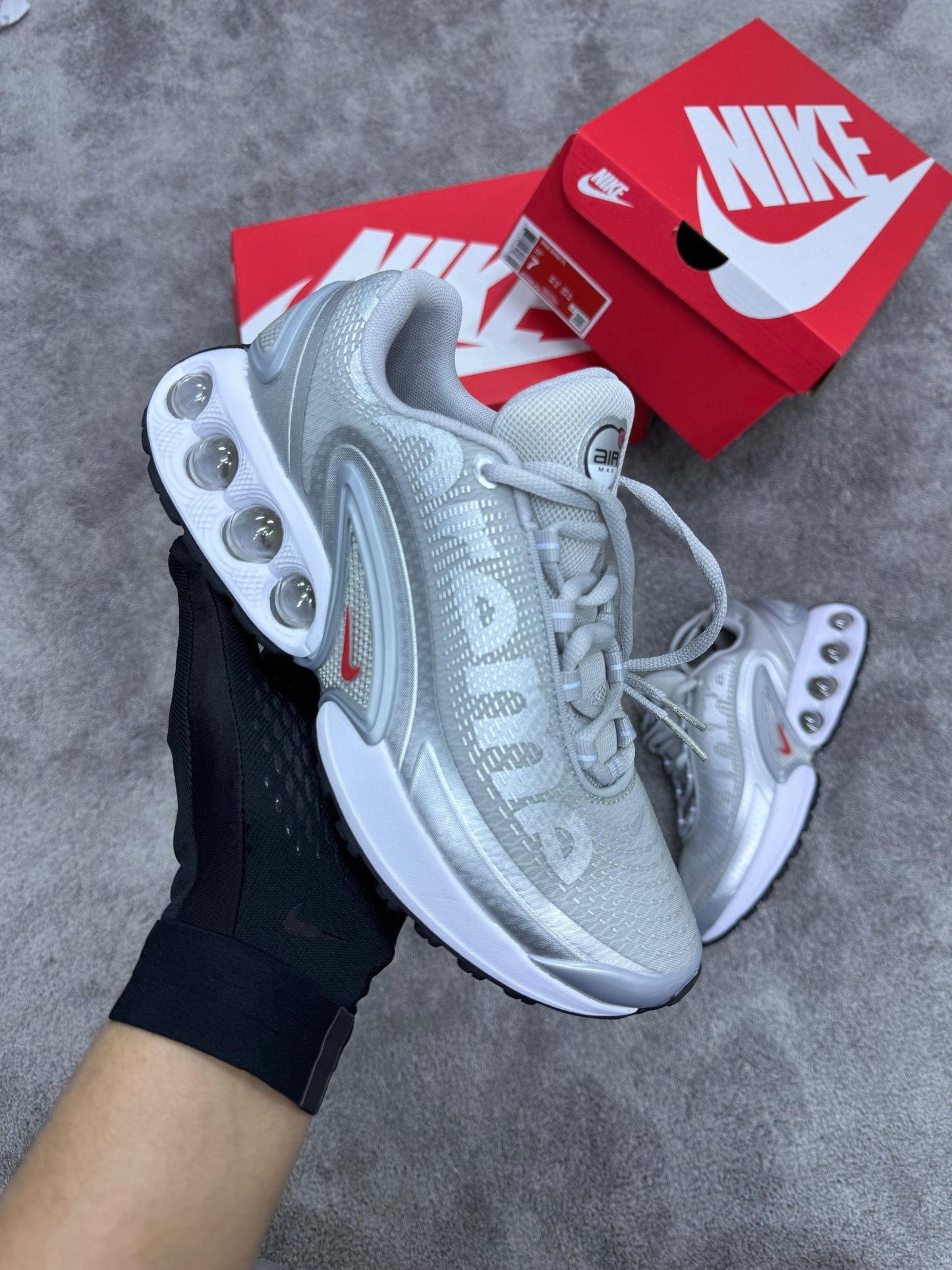 NIKE DN x SUPREME