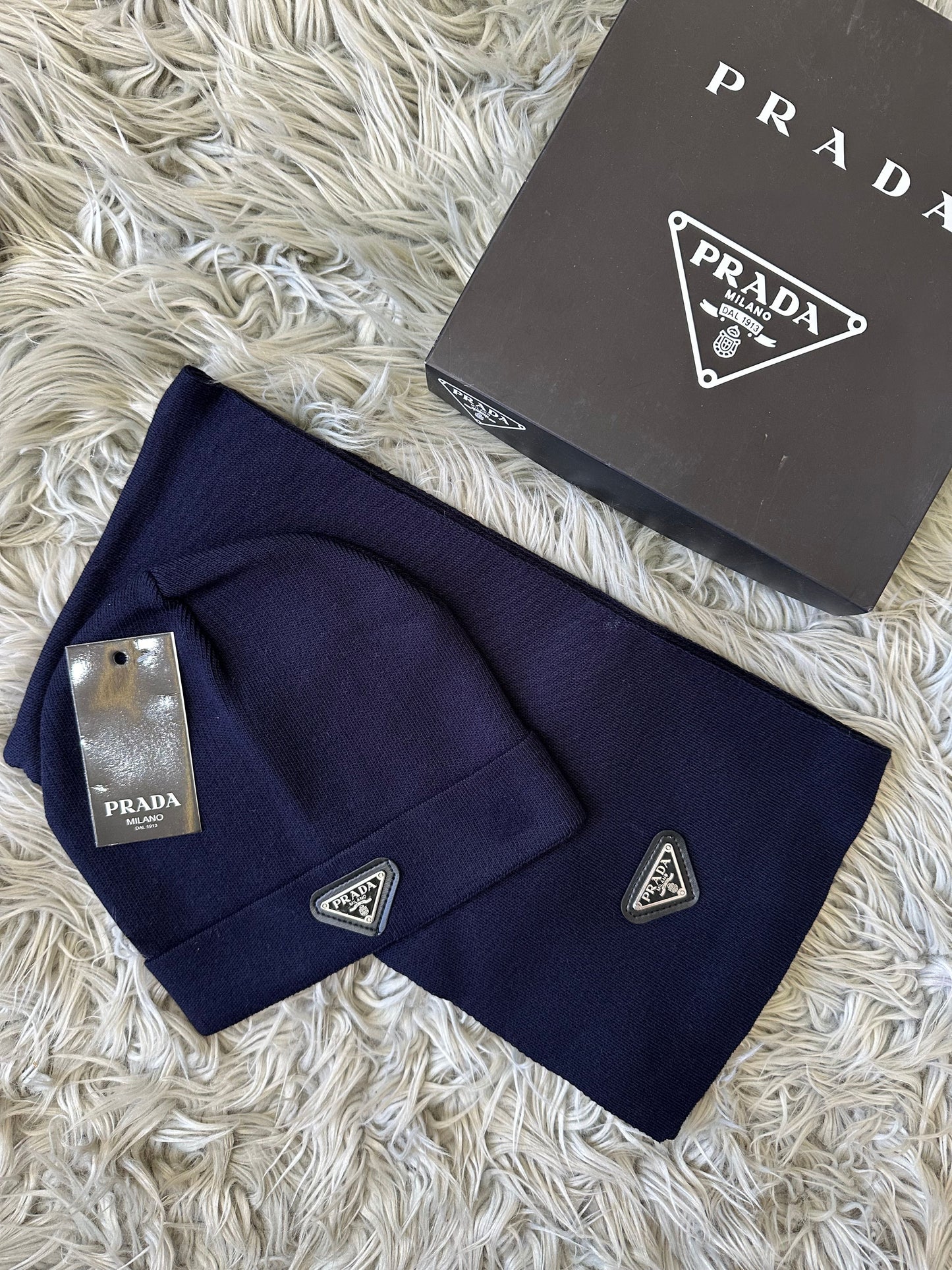 GORRO Y BUFANDA PRADA