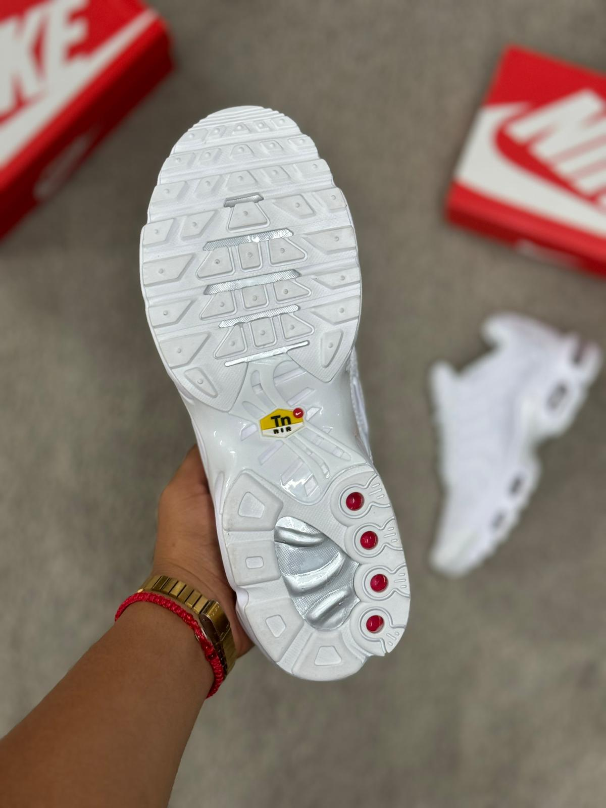 NIKE TN BLANCAS