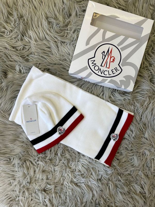 GORRO Y BUFANDA MONCLER