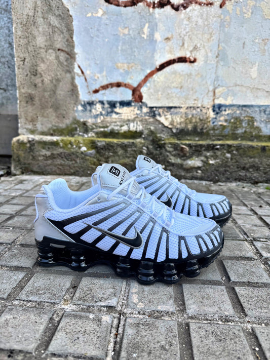 NIKE SHOX