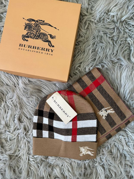 GORRO Y BUFANDA BURBERRY
