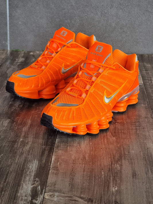 NIKE SHOX